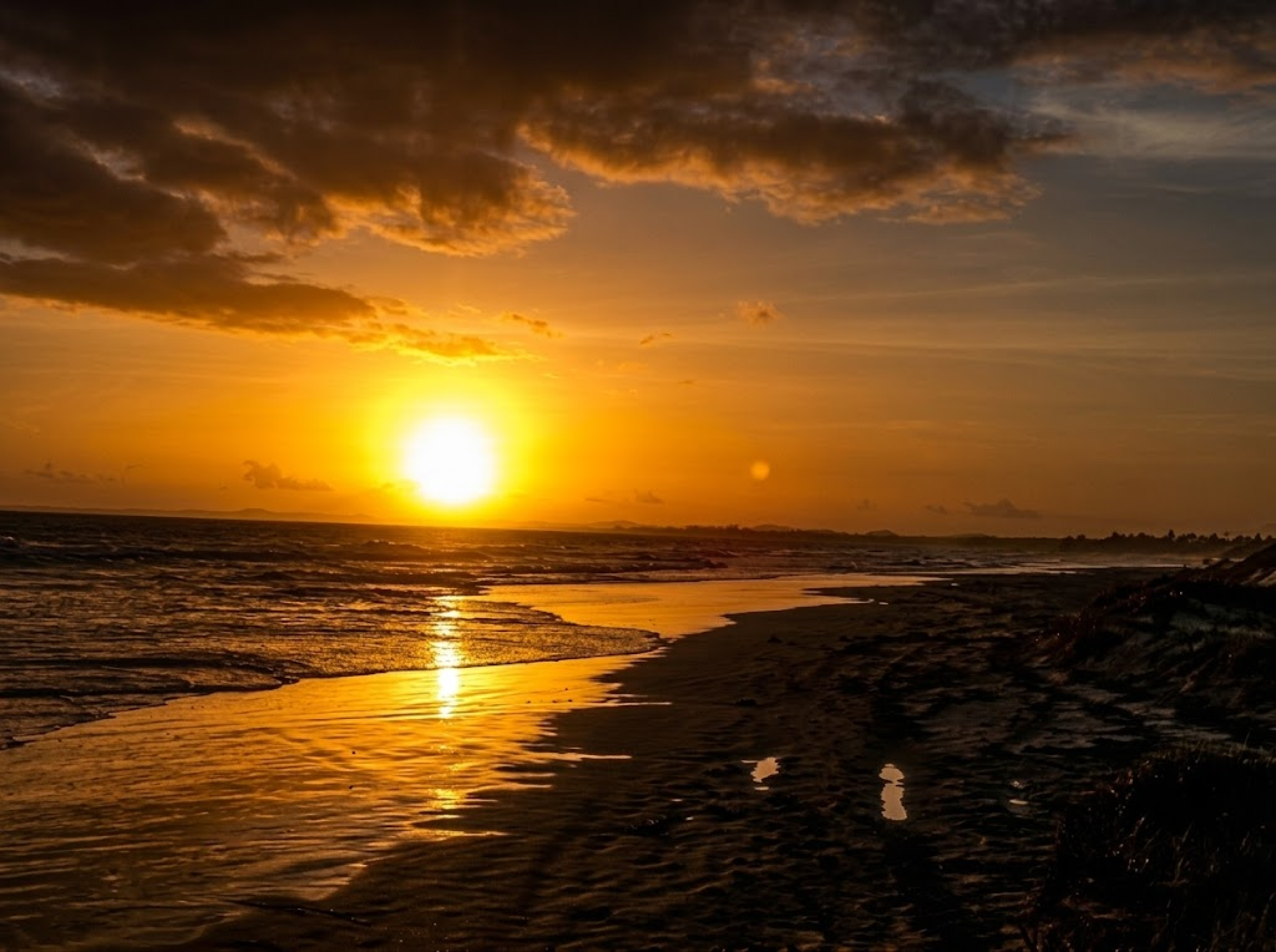 Praia do Saco ao nascer do sol